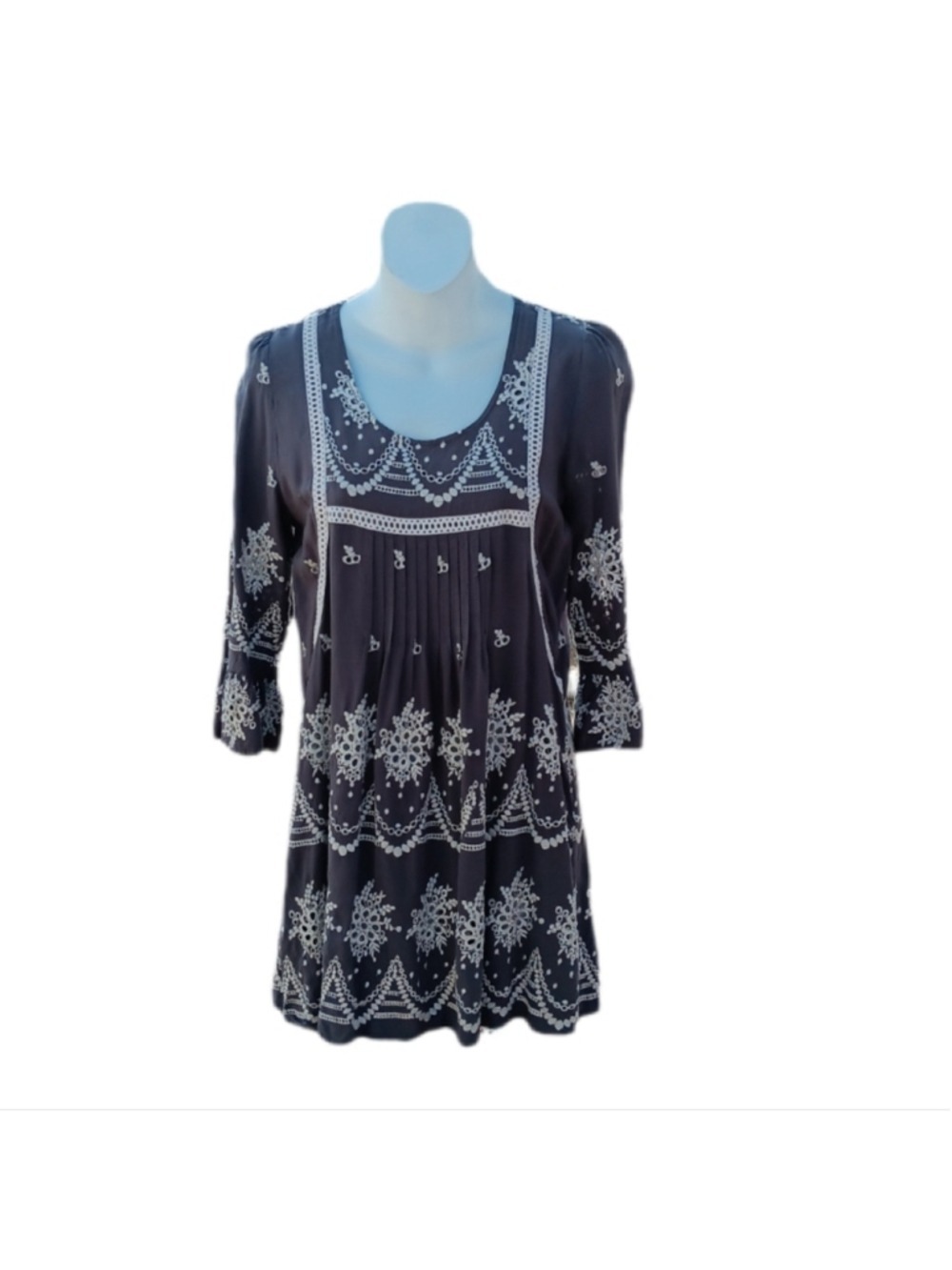 Sundance Dress Gray White Embroidered Size Small